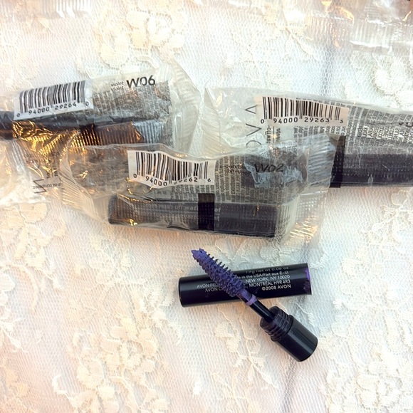 Mini Makeup Assortment Bundle - Picture 6 of 6